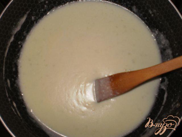 Фото приготовление рецепта: Картофельная запеканка под соусом Бешамель шаг №2