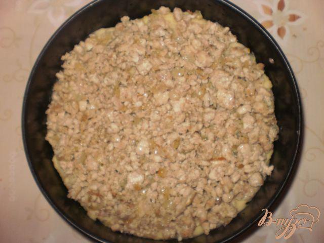 Фото приготовление рецепта: Картофельная запеканка под соусом Бешамель шаг №4
