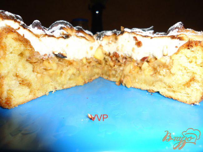 Фото приготовление рецепта: Яблочно-миндальный пирог шаг №8