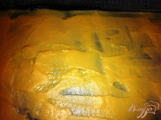 Фото приготовление рецепта: Заварной пирог с кремом шаг №7