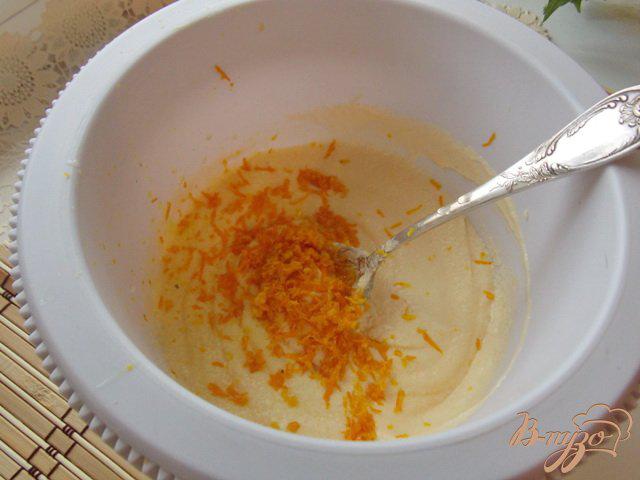 Фото приготовление рецепта: Апельсиновый кекс с изюмом шаг №3