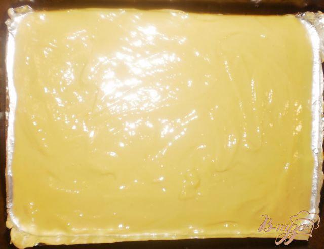 Фото приготовление рецепта: Бисквитное пирожное шаг №3