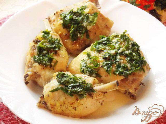Фото приготовление рецепта: Курица в рукаве с чесночным соусом шаг №5