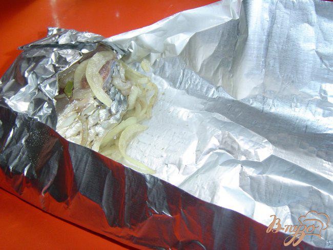 Фото приготовление рецепта: Пеленгас, приготовленный на углях шаг №5