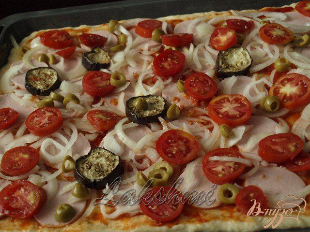 Фото приготовление рецепта: Пицца  с баклажанами шаг №3