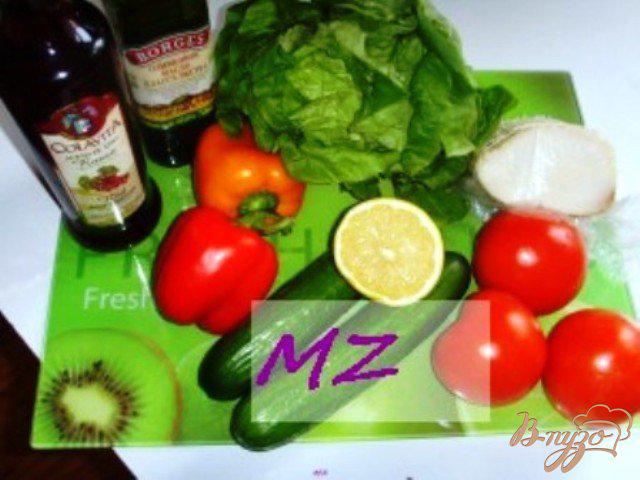 Фото приготовление рецепта: Салат с копченой рыбой и овощами шаг №2