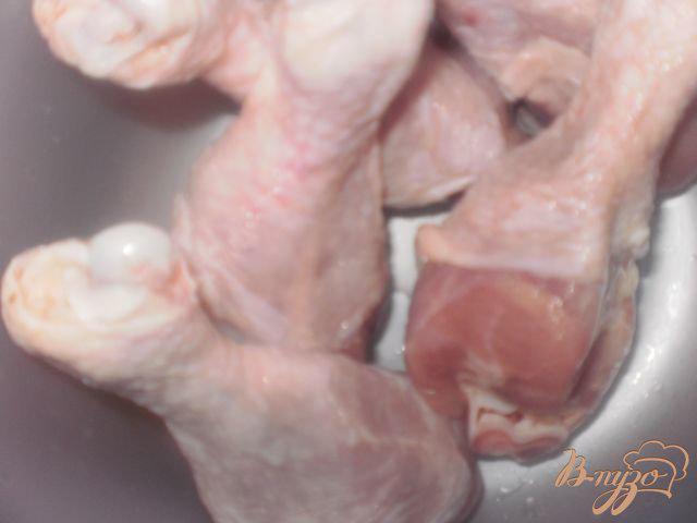Фото приготовление рецепта: Куриные голени в томатно-соевом маринаде шаг №1