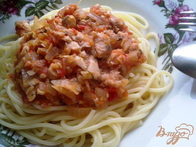 Фото приготовление рецепта: Спагетти с соусом из  горбуши шаг №10