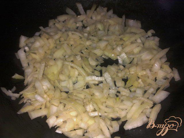 Фото приготовление рецепта: Спагетти с соусом из  горбуши шаг №2