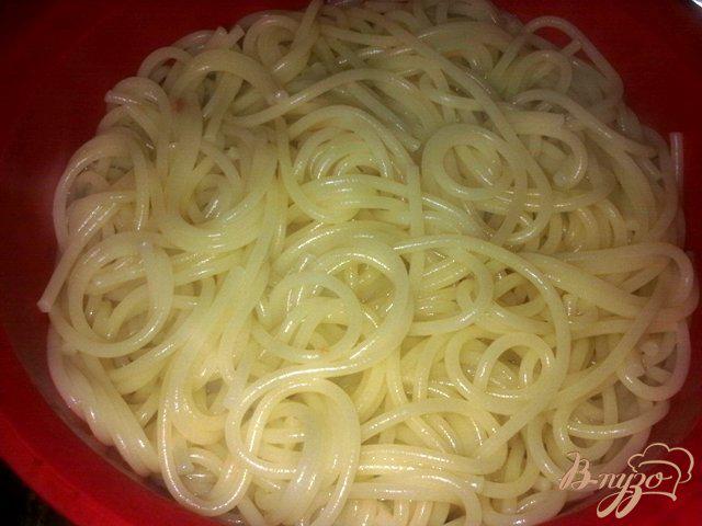 Фото приготовление рецепта: Спагетти с соусом из  горбуши шаг №9