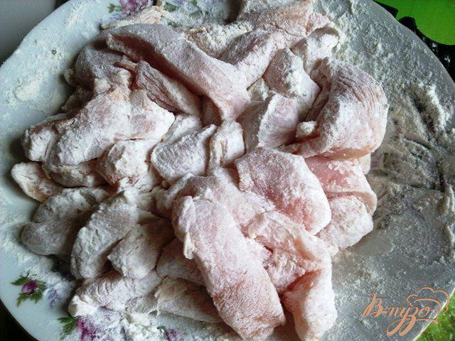 Фото приготовление рецепта: Куриное филе в томатном соусе шаг №5