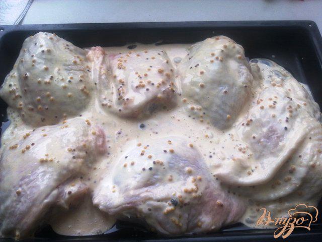Фото приготовление рецепта: Куриные бедрышки в соусе шаг №9