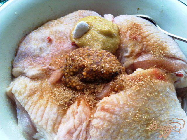 Фото приготовление рецепта: Куриные бедрышки в соусе шаг №6