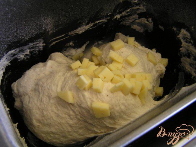 Фото приготовление рецепта: Хлеб с сыром шаг №4