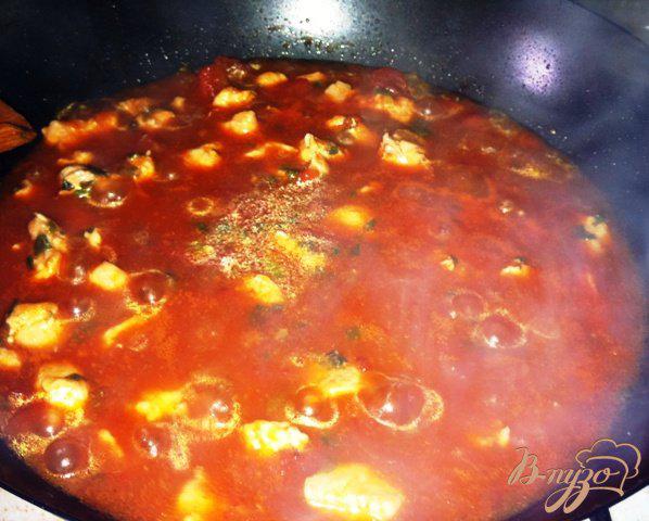 Фото приготовление рецепта: Куриное филе с тайским соусом и рисом шаг №7