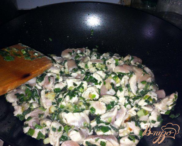 Фото приготовление рецепта: Куриное филе с тайским соусом и рисом шаг №6