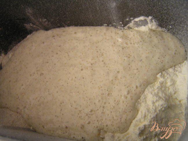 Фото приготовление рецепта: Хлеб из пшеничной и ржаной муки шаг №3