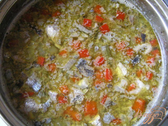 Фото приготовление рецепта: Суп с консервой шаг №6