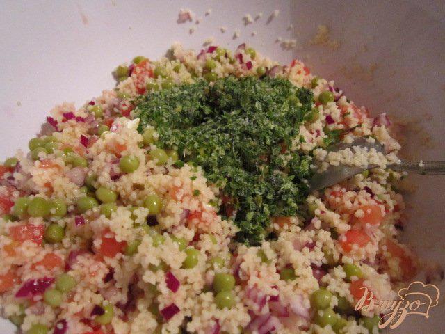 Фото приготовление рецепта: Легкий салат с крупой шаг №3