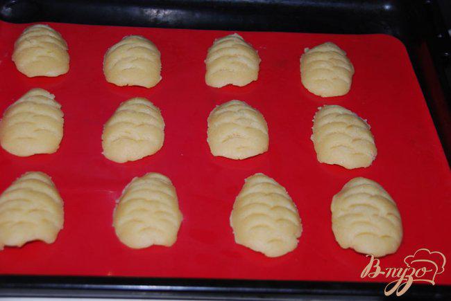 Фото приготовление рецепта: Печенье «Кедровые шишки» шаг №5