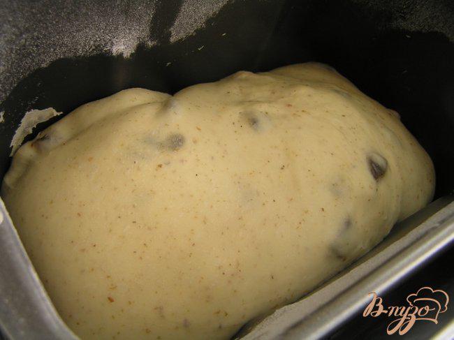 Фото приготовление рецепта: Молочный хлеб с изюмом шаг №4