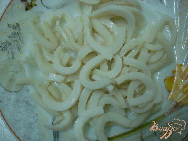 Фото приготовление рецепта: Салат из кальмаров с сыром шаг №1