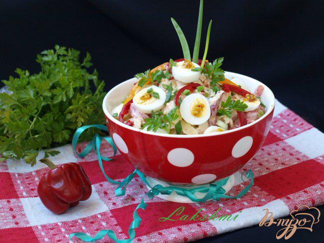 Фото приготовление рецепта: Салат из савойской капусты с хурмой и перепелиными яйцами шаг №6