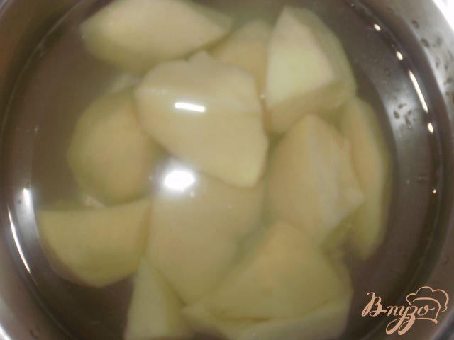 Фото приготовление рецепта: Картофельные котлеты с мясной начинкой шаг №1