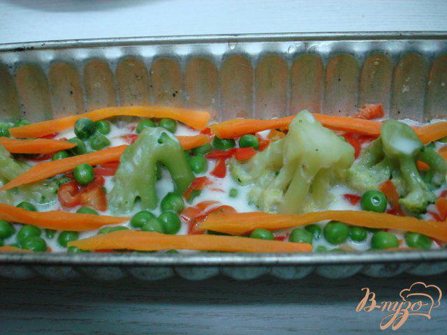 Фото приготовление рецепта: Заливное с курицей и овощами. шаг №4