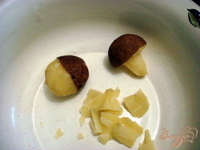 Фото приготовление рецепта: Грибочки из картофеля шаг №2