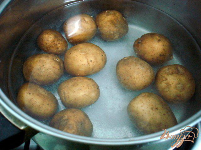 Фото приготовление рецепта: Грибочки из картофеля шаг №1