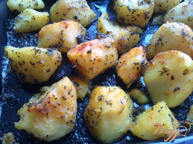 Фото приготовление рецепта: Запеченная, пряная картошка шаг №3