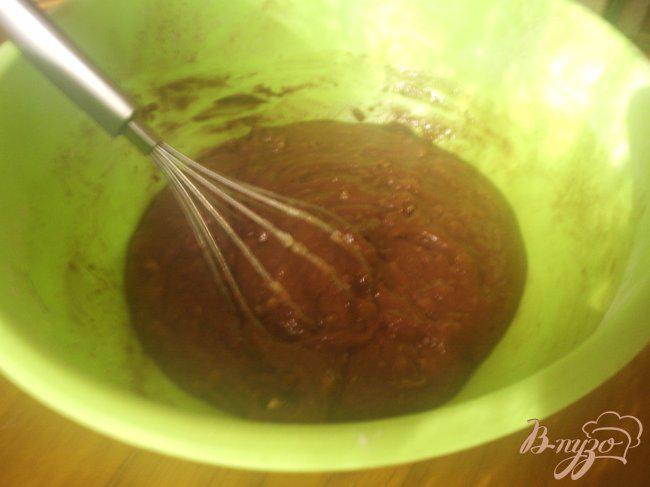 Фото приготовление рецепта: Шоколадные кексы с виноградом шаг №3