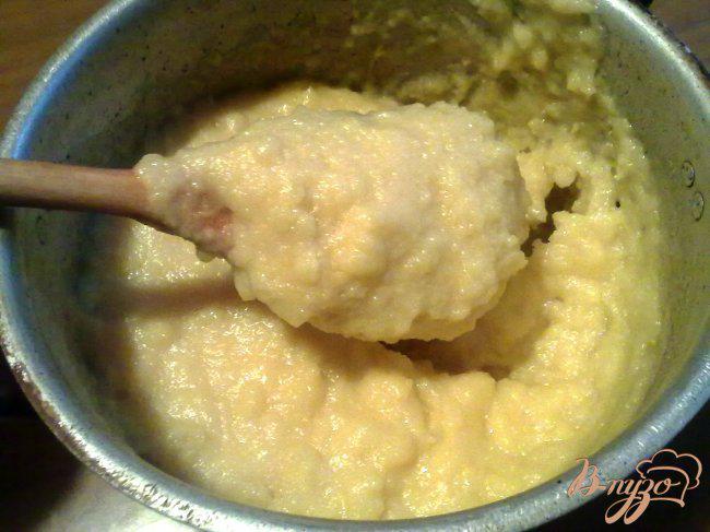 Фото приготовление рецепта: Bolo de fubá . Бразильский кукурузный кекс шаг №2
