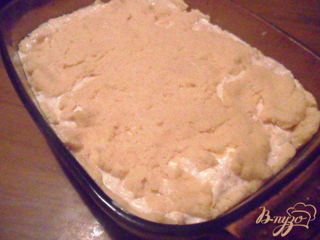 Фото приготовление рецепта: Пирог с творогом и яблоками «Нежность» шаг №7