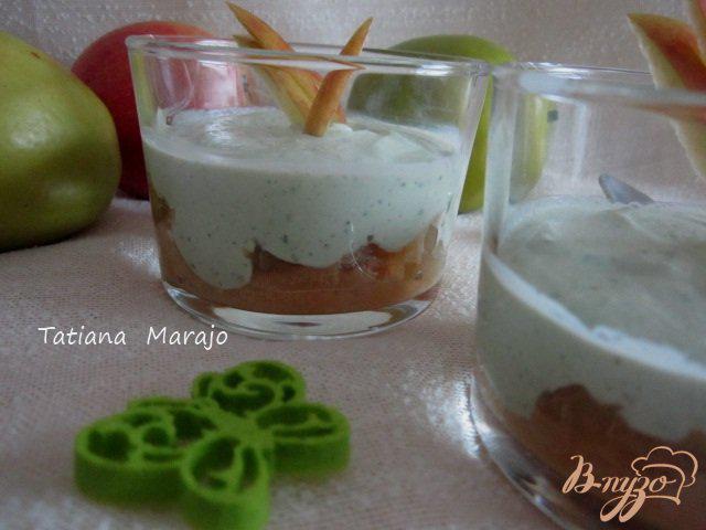Фото приготовление рецепта: Десерт творожный с базиликом и яблоком шаг №9
