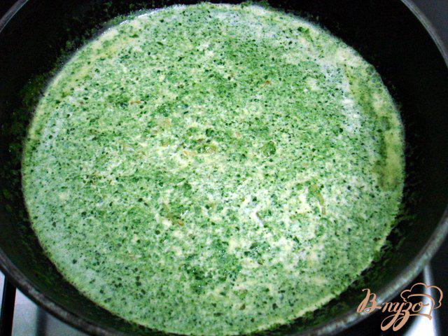 Фото приготовление рецепта: Лосось под сливочно шпинатным соусом шаг №5