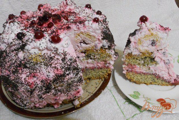 Фото приготовление рецепта: Бисквитный торт с клюквой шаг №15