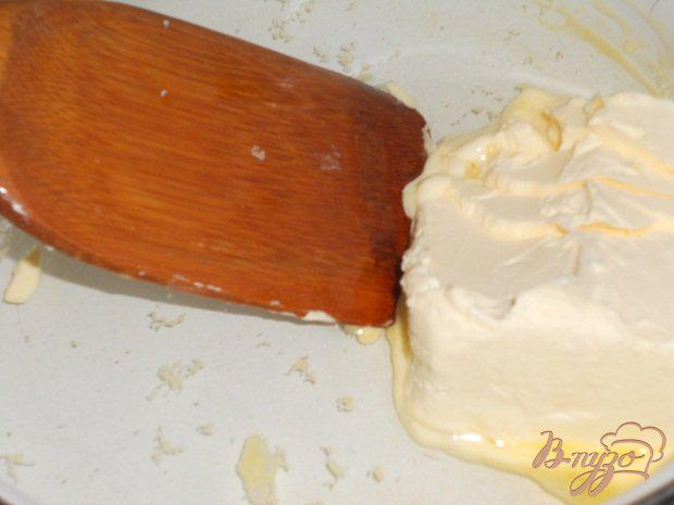 Фото приготовление рецепта: Бисквитный торт с клюквой шаг №5