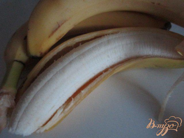 Фото приготовление рецепта: Блинная лапша с карамелизированными бананами и апельсиновым соусом шаг №6