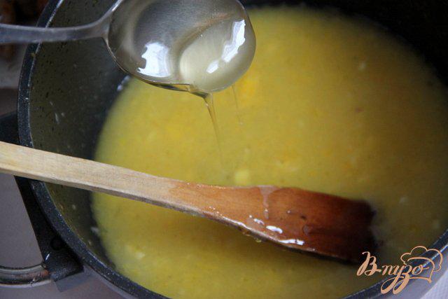 Фото приготовление рецепта: Свинина в соусе с клюквой шаг №7