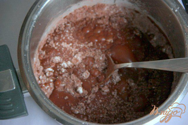 Фото приготовление рецепта: Заварные шоколадные кексы шаг №4