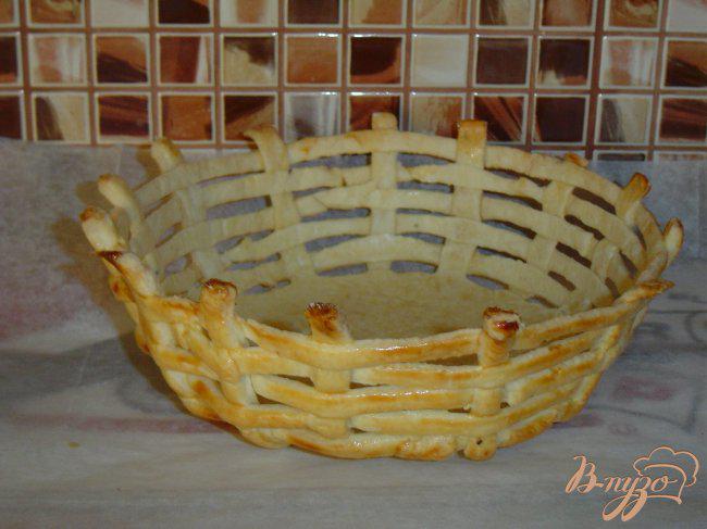 Фото приготовление рецепта: Салат с рукколой, моцареллой, помидорами-черри в корзиночке шаг №3