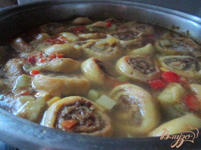 Фото приготовление рецепта: Овощной суп с кукурузными улитками.. шаг №10