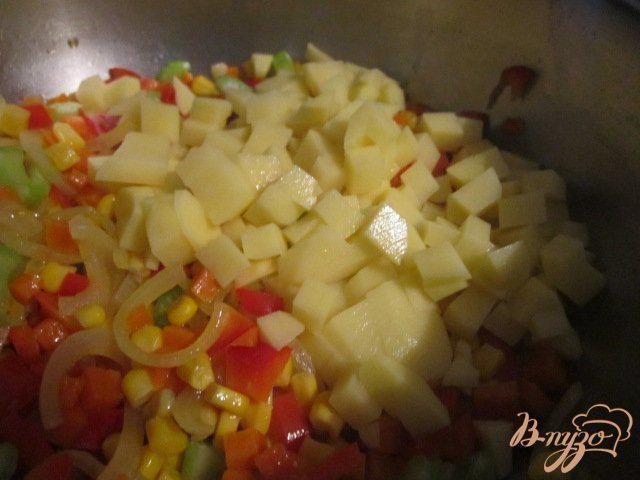 Фото приготовление рецепта: Овощной суп с кукурузными улитками.. шаг №8