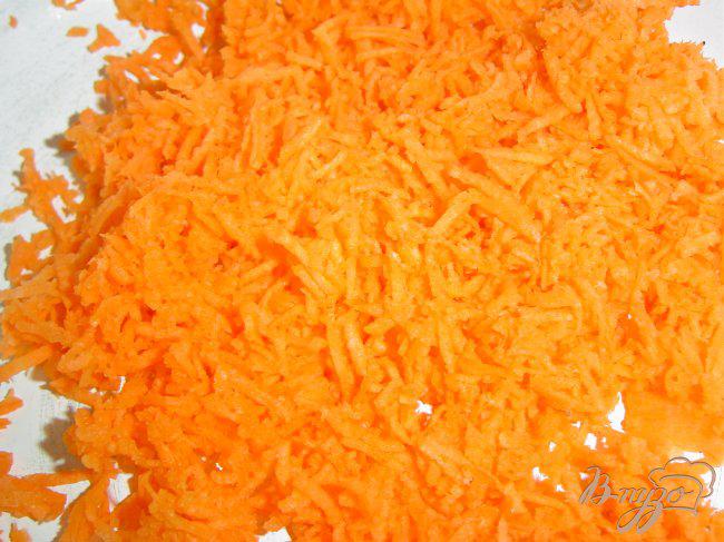 Фото приготовление рецепта: Морковный салат с апельсином шаг №2