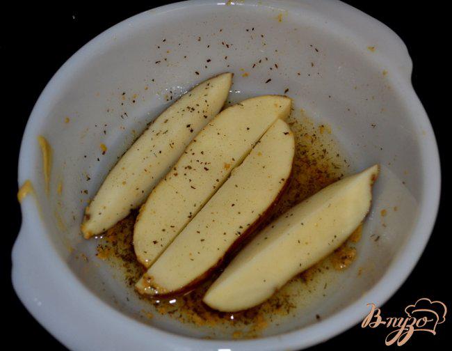 Фото приготовление рецепта: Пряный картофель дольками шаг №2