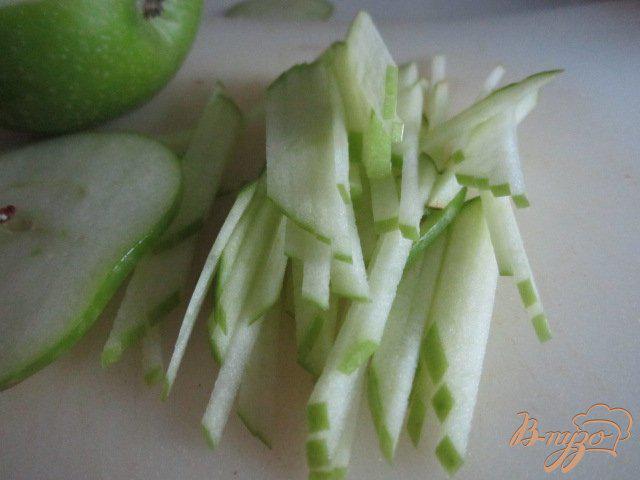 Фото приготовление рецепта: Салат из квашеной капусты шаг №1