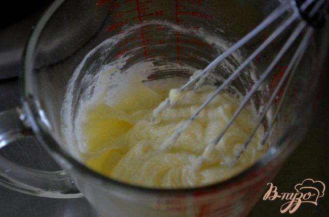 Фото приготовление рецепта: Кекс со штрейзелем с корицей шаг №2