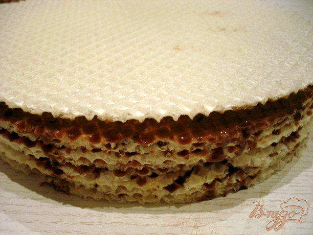 Фото приготовление рецепта: Вафельный тортик с шоколадным кремом шаг №4